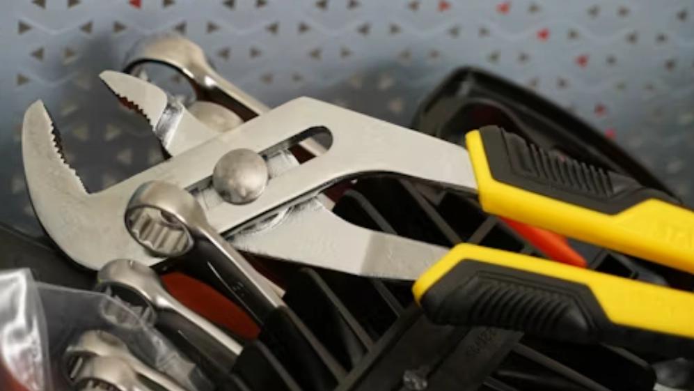 How Welding Pliers Enhance Efficiency in Complex Fabrication Workflows