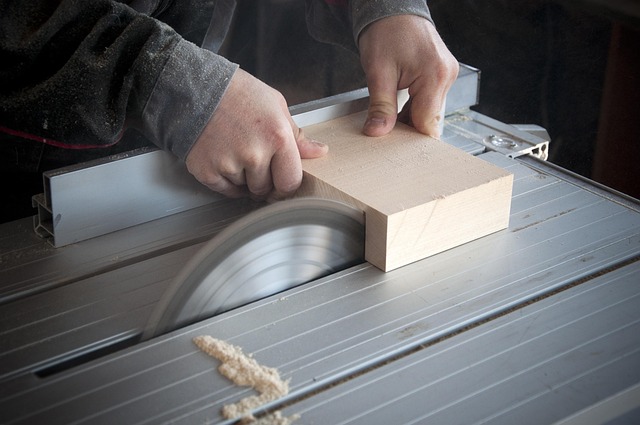 electric saw