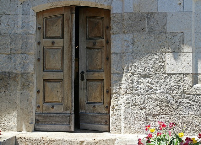 hinged door soft closer