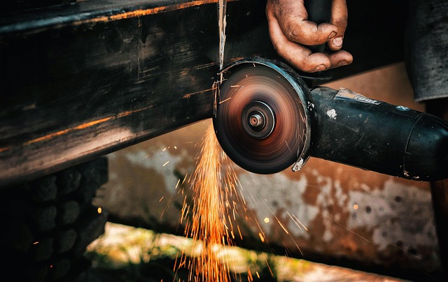 saw for cutting metal