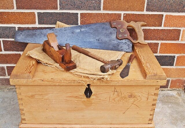 hand held saw