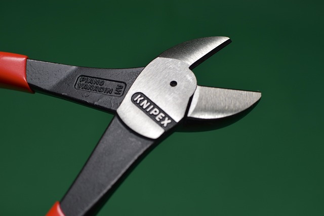 wire cutter pliers