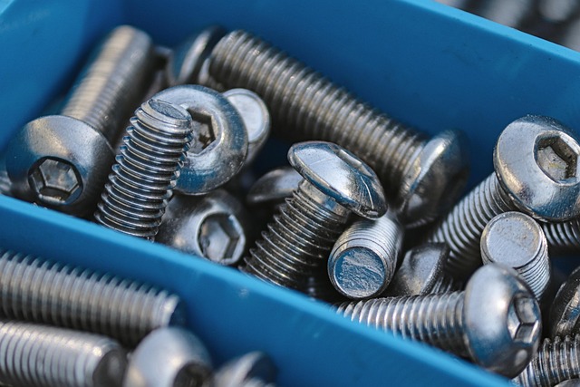 self cutting screws