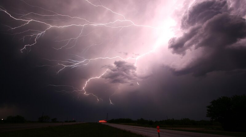 lightning, thunder, lightning storm, storm, energy, power, nature, electricity, strike, night sky, light, thunderstorm, danger, bolt, sky, flash, weather, electric, lightning bolt, powerful, cloud, thunderbolt, dark, bright, electrical, rain, shock, night, charge, flare, storm clouds, dramatic, climate