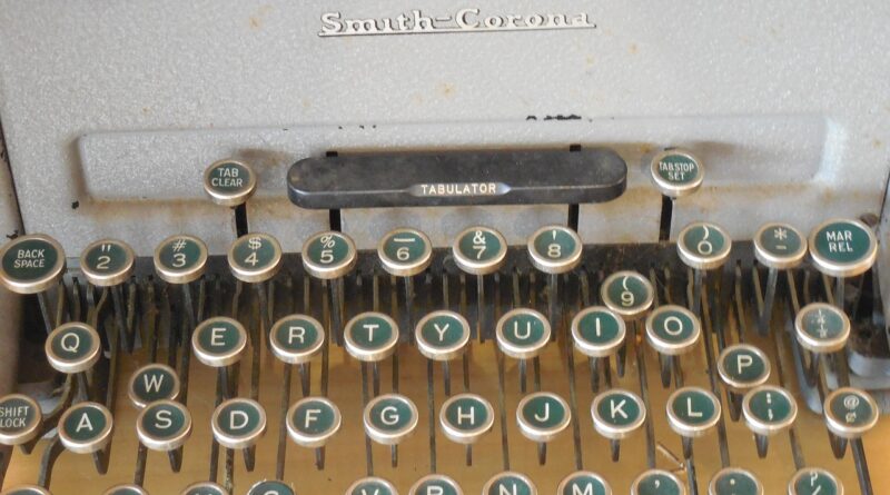 typewriter, vintage, vintage typewriter, old, retro, type, vintage type, obsolete, office, equipment, machine, metal, typing, mechanical, typewriter, typewriter, typewriter, typewriter, typewriter, vintage, type, type, office, office, typing, typing, typing