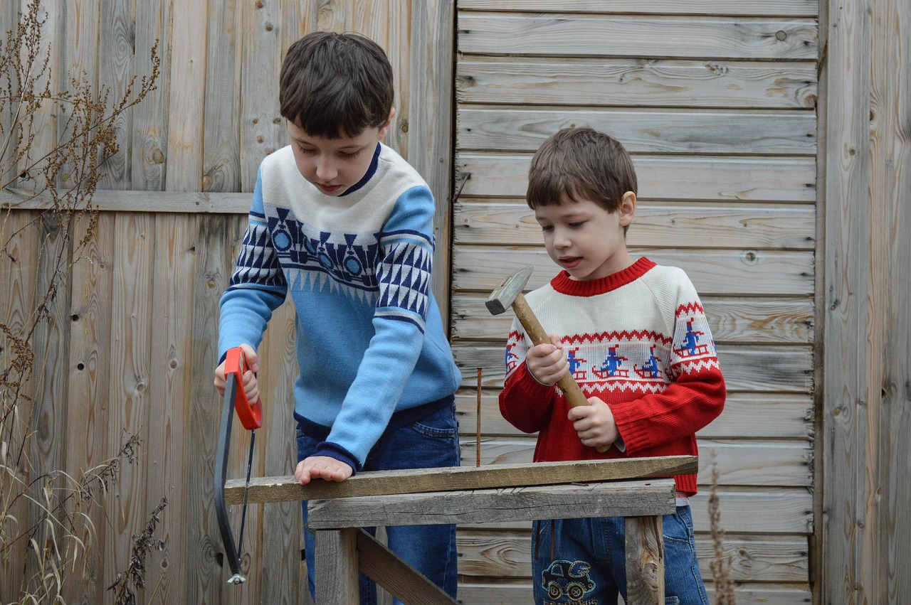 master, kids, baby, saw, a hammer, carpenter, nails, workshop, carpenters, boys, assistants, family, assistant, help, saws, to nag, wood saw, master, saw, saw, saw, saw, saw, carpenter, carpenter, carpenter, carpenters, help, help, help, help, help, wood saw