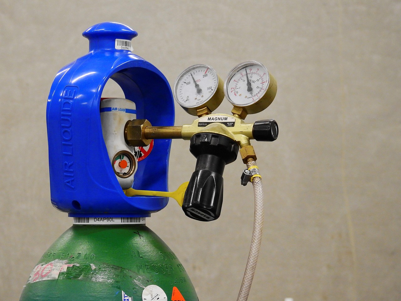 gas, welding, welder, protective gas, autogen, mig, inert gas welding, pressure, pressure reducer, pressure regulator, danger, dangerous, bottle, gas bottle, craft, handyman, building, industry, gas, gas, gas, gas, gas, welding, welding, welding, welder, mig, gas bottle, gas bottle