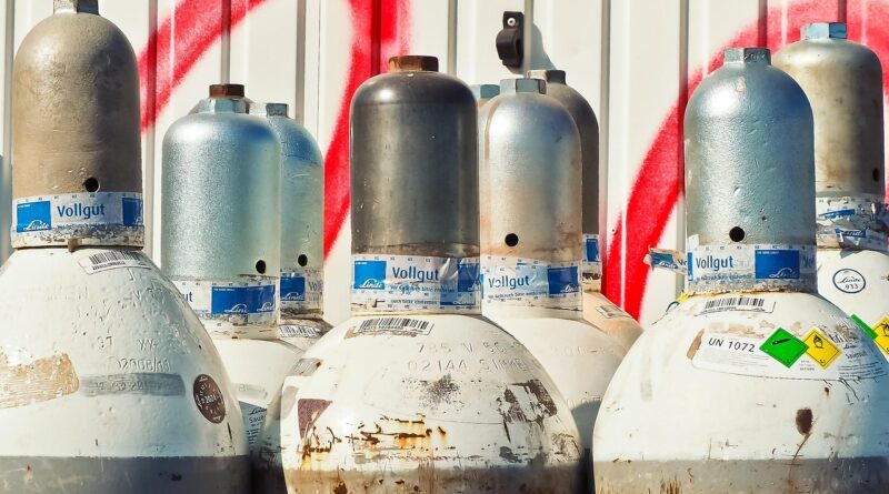gas, gas bottles, propane, liquefied gas, oxygen, explosive, risk of explosion, explosion, pressure, metal, energy, valve, work, welding, industry, metal processing, hot, welder work, container, propane, propane, propane, oxygen, oxygen, oxygen, oxygen, oxygen