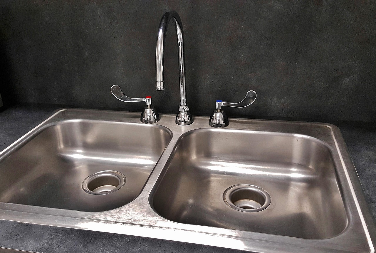 basin, sink, nature, kitchen sink, tap, drain, faucet, countertop, water, plumbing, dishes, dirty dishes, dishwashing, wash, clean, shiny, stainless steel, gray water, gray kitchen, gray clean