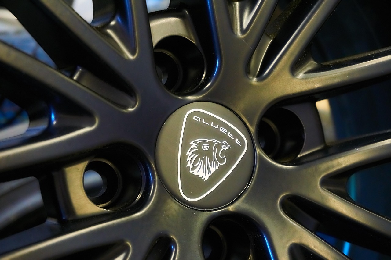rim, automobile, metal, car tire, car rim, close up, alloy wheel, alloy, wheel, transport, vehicle, traffic, tire, black, speed, design, stole, glittering, chrome, aluminum, silver, metallic, aluett