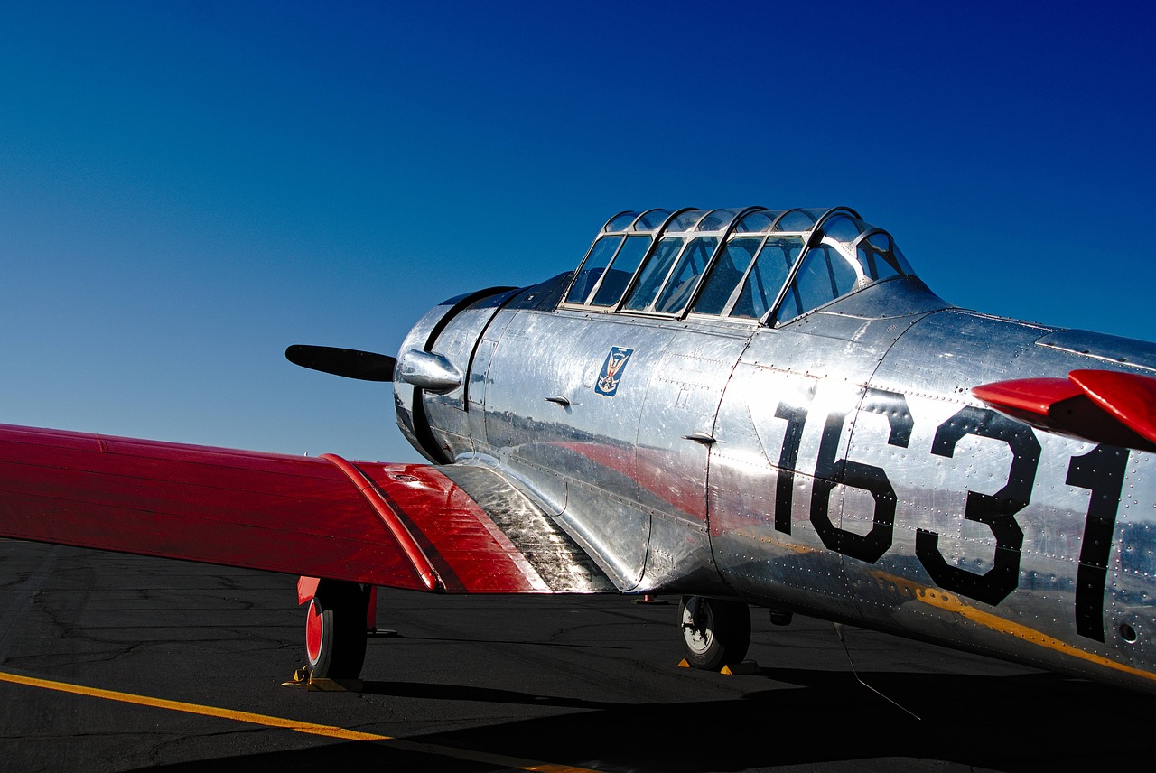 airport, aircraft, old, historically, flying, propeller, propeller plane, flight, aviation, wing, north american t-6, exhibition aircraft, flyer