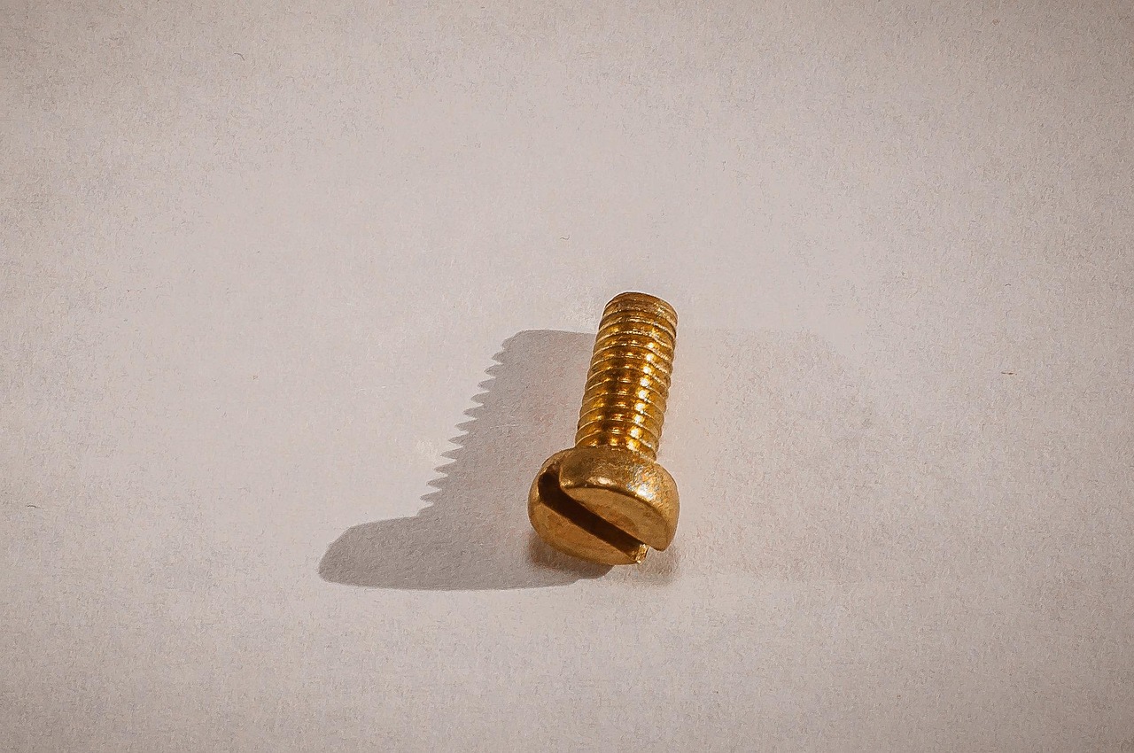 How to choose brass bolts for corrosion resistance and conductivity