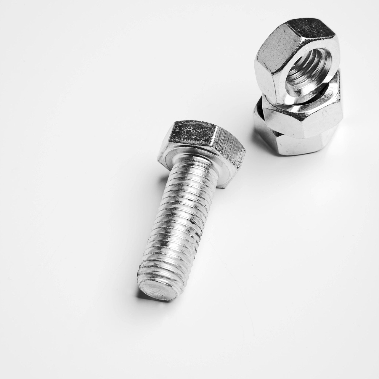 Stainless steel toggle bolts for hollow walls and corrosion-prone spaces