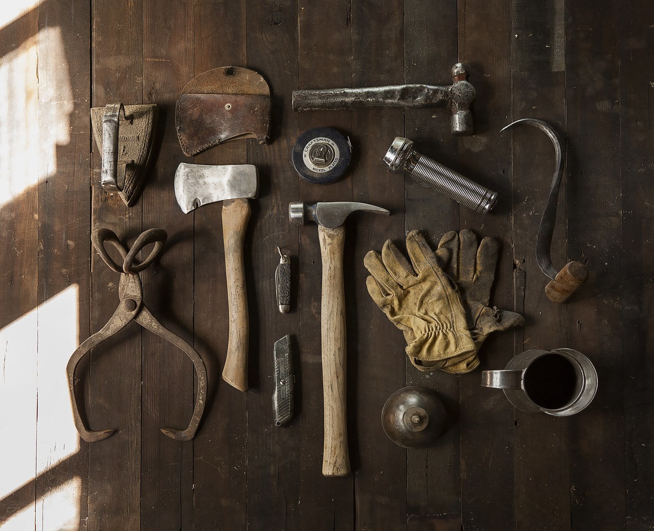 wood, tools, plyers, iron, axe, leather cover, knife, hammers, tape, flashlight, gloves, hook, brown wood, brown tools, tools, tools, axe, axe, axe, axe, axe, knife, knife, knife
